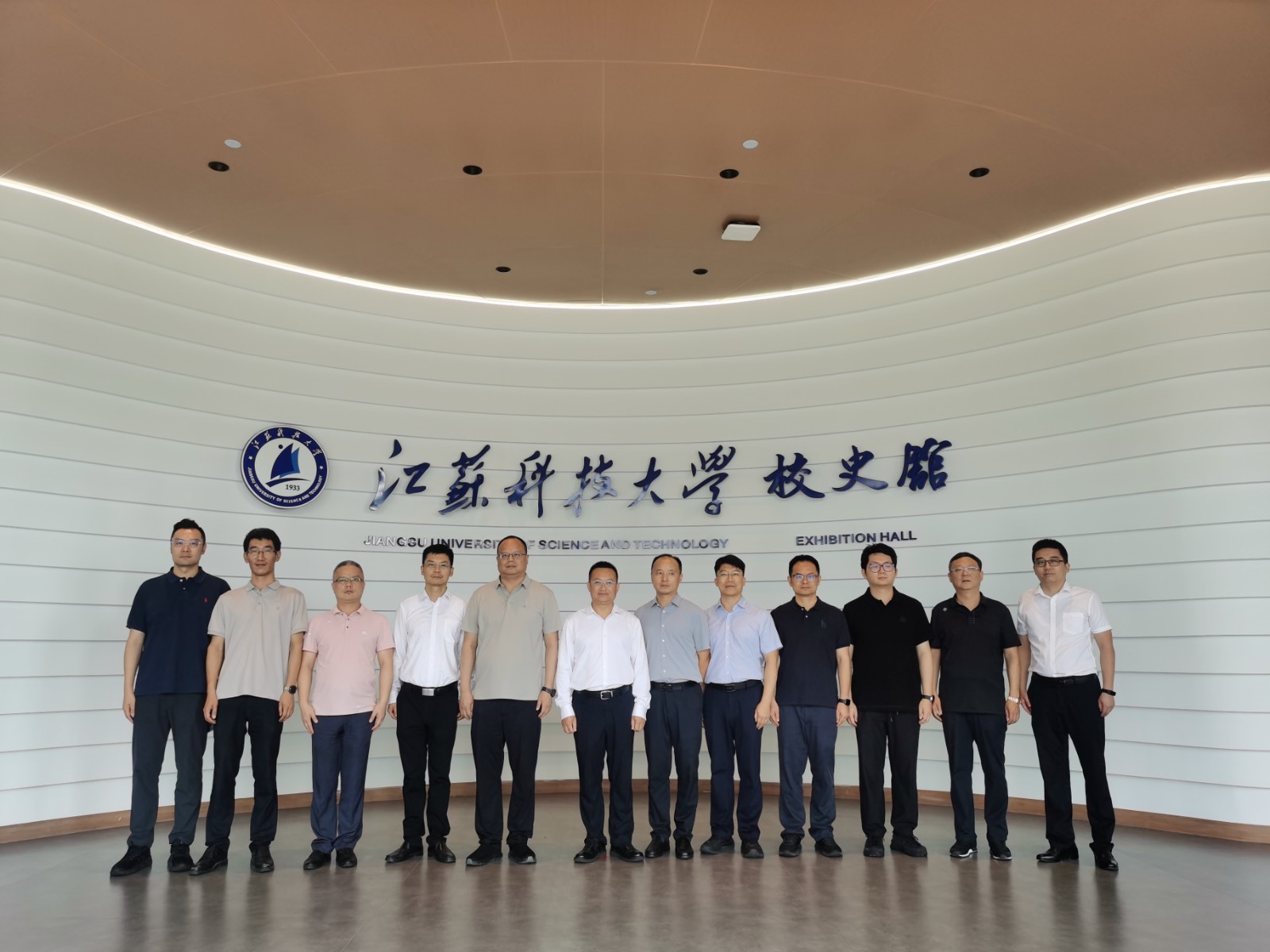 1757575197909864.jpg 学校举行锡山与乐动平台·(中国)官方网站技术转移转化中心签约仪式6.jpg